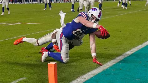 Josh Allen rallies Bills for 21.
